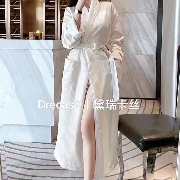 White Velvet Bathrobe Suitable For Beauty Salons,  Comfortable Fabric Soft