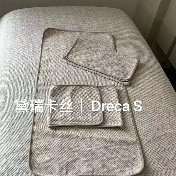 Towel Set Of Three, Including Pillow Towel, Towel, And Head Towel. The Absorbent Fabric Is Soft And Does Not Shed Hair Customizable LOGO